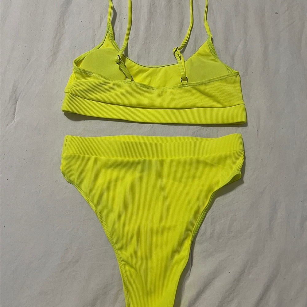 High Waisted Ribbed Bikini - Picture 4 of 4